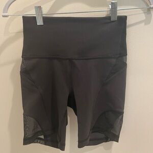 Lululemon 4 short 6”